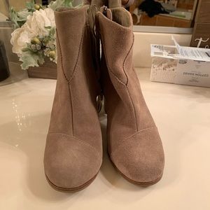 Size 8.5 Toms boots